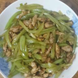 莴笋炒肉的做法[图]