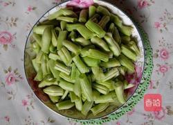 扁豆木耳烧肉的做法图解1