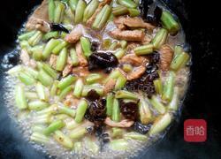 扁豆木耳烧肉的做法图解7