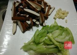西芹肉丝炒香干的做法图解2