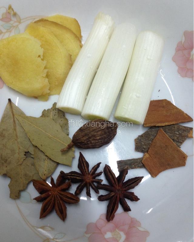 准备好配料。