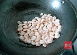 毛豆米烧虾的做法图解3