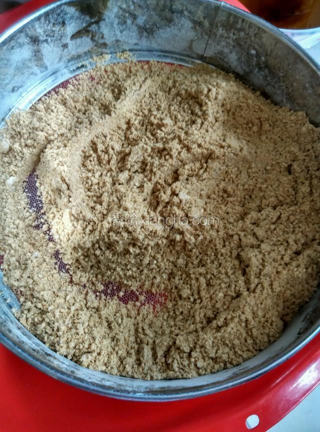 熟黄豆面和糖的混合物过筛