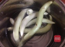 白茄子焖黄豆腐的做法图解1