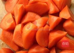 羊肉炖胡萝卜的做法图解2