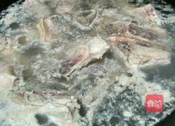 清炖猪尾海带的做法图解2