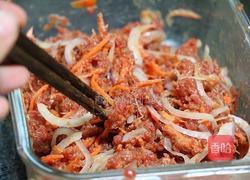 牛肉洋葱胡萝卜馅饼的做法图解3