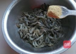 炸湖虾的做法图解2