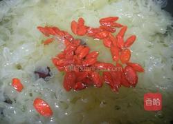 红枣银耳枸杞汤的做法图解3