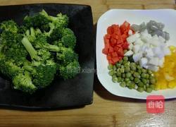 西兰花炒五丁的做法图解1