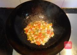 西兰花炒五丁的做法图解7