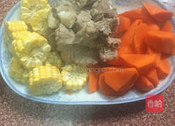 排骨玉米胡萝卜汤的做法图解3