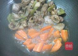 胡萝卜焖鸭肉的做法图解4