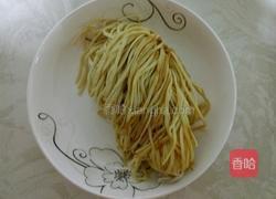 凉拌干豆腐丝的做法图解1