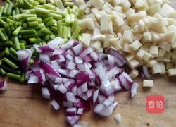 土豆腊肠焖饭的做法图解1