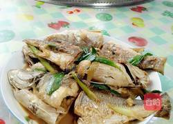 蒜苗焖鱼的做法图解3
