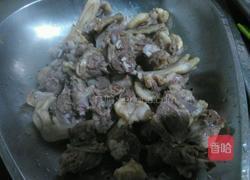 芋儿烧鸭子的做法图解1