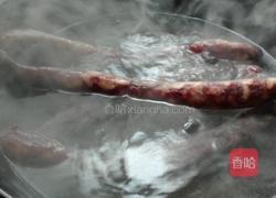 青红椒炒香肠的做法图解2