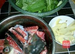 鱼头青菜汤的做法图解1