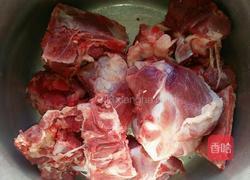 东北大骨炖海带的做法图解1