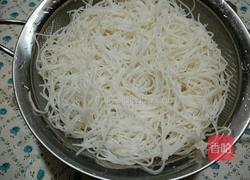 鸡蛋炒米粉的做法图解2