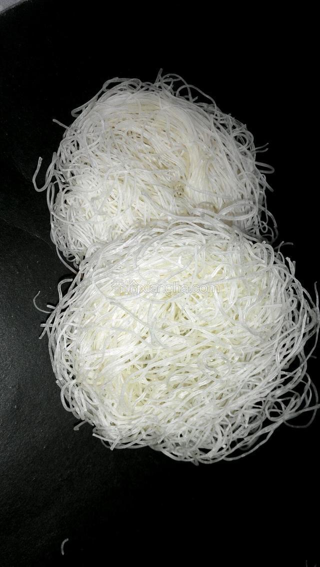 我买的米粉丝是散装这种，炒起来不会太过软，