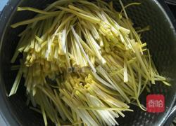 蒜黄炒肉的做法图解3