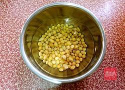 猪骨黄豆苦瓜汤的做法图解1