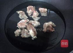 猪骨黄豆苦瓜汤的做法图解2