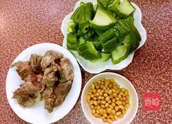猪骨黄豆苦瓜汤的做法图解3