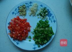 双椒皮蛋的做法图解1