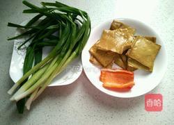 青蒜炒香干的做法图解1