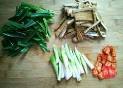 青蒜炒香干的做法图解2