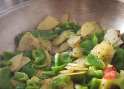 青椒炒土豆片的做法图解3