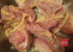 蘑菇炖老母鸡汤的做法图解1