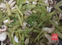 芹菜炒章鱼的做法图解7