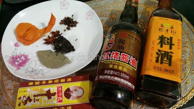 橘子皮，大料，花椒，料酒，香叶，老抽，茶叶，十三香准备好