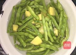五花肉烧豆角的做法图解1