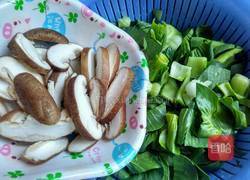 香菇炒青菜的做法图解2