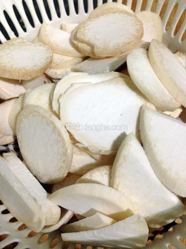 杏鲍菇切片。
