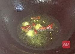 酸菜炒五花肉的做法图解2