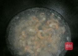 五彩虾仁炒饭的做法图解2