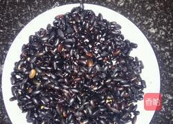 糖黑豆的做法图解1