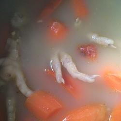 胡萝卜眉豆鸡爪汤的做法[图]