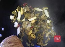 酸菜烧鲫鱼的做法图解4