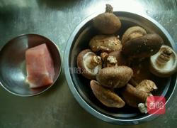 香菇肉沫酱的做法图解1