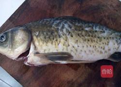 白芍红萝卜鲫鱼汤的做法图解1