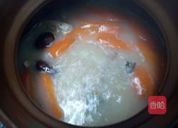 白芍红萝卜鲫鱼汤的做法图解7