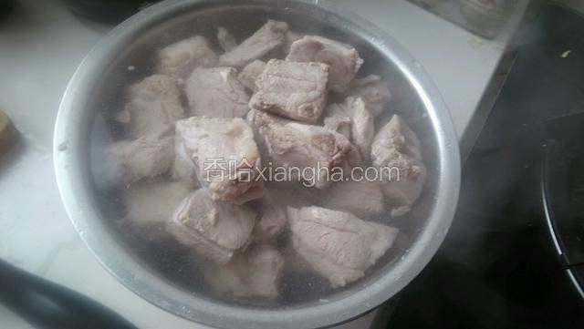放入有温度的温水里