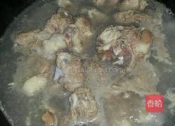 胡萝卜排骨汤的做法图解1